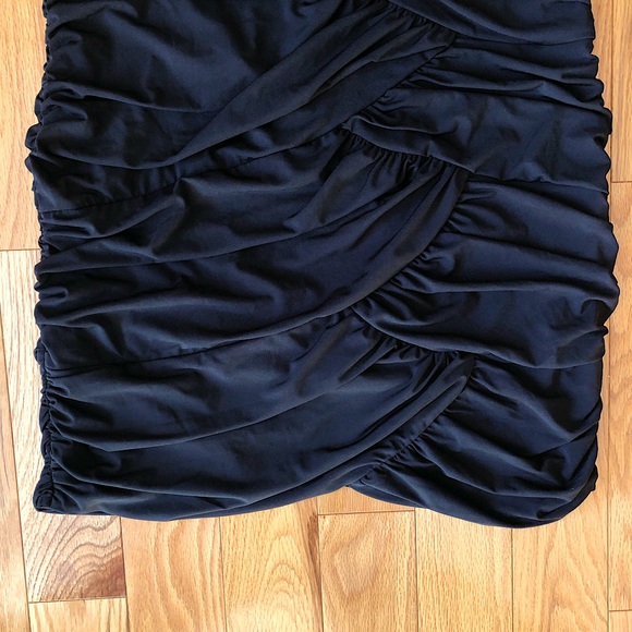 NWOT Criss Cross Ruched Bodycon Dress - Picture 4 of 13